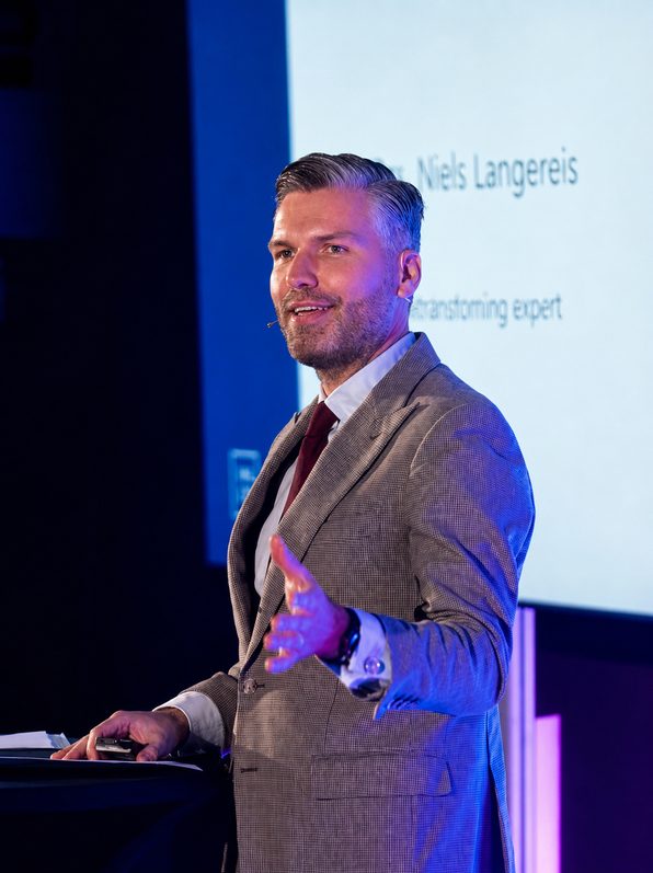 Niels Langereis speaking